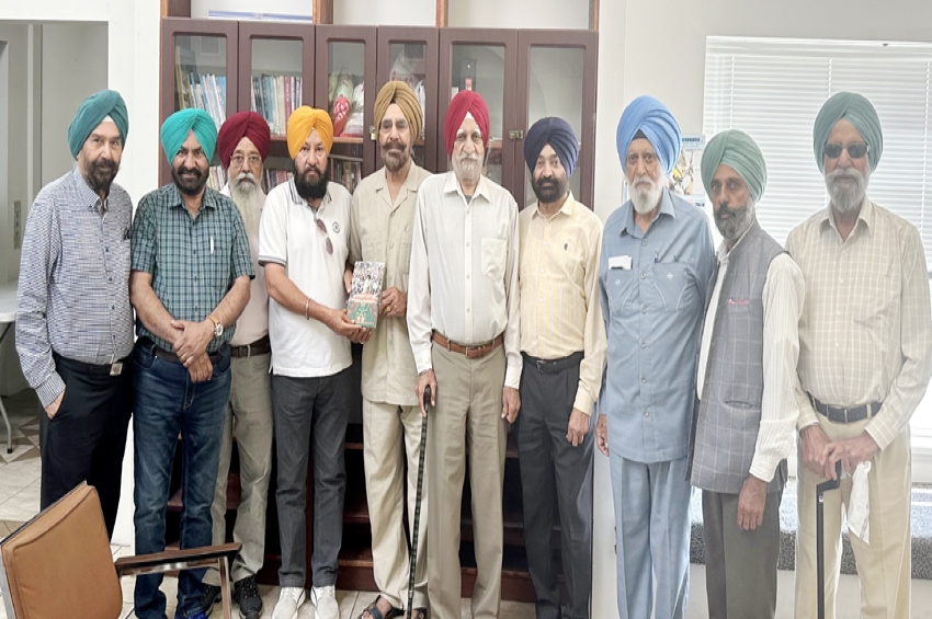 ਇੰਡੋ ਕਨੇਡੀਅਨ ਸੀਨੀਅਰ ਸੈਂਟਰ ਦੇ ਕਵੀ ਦਰਬਾਰ&nbsp;&lsquo;ਚ ਕਵੀਆਂ ਨੇ ਖੂਬਸੂਰਤ ਮਾਹੌਲ ਸਿਰਜਿਆ